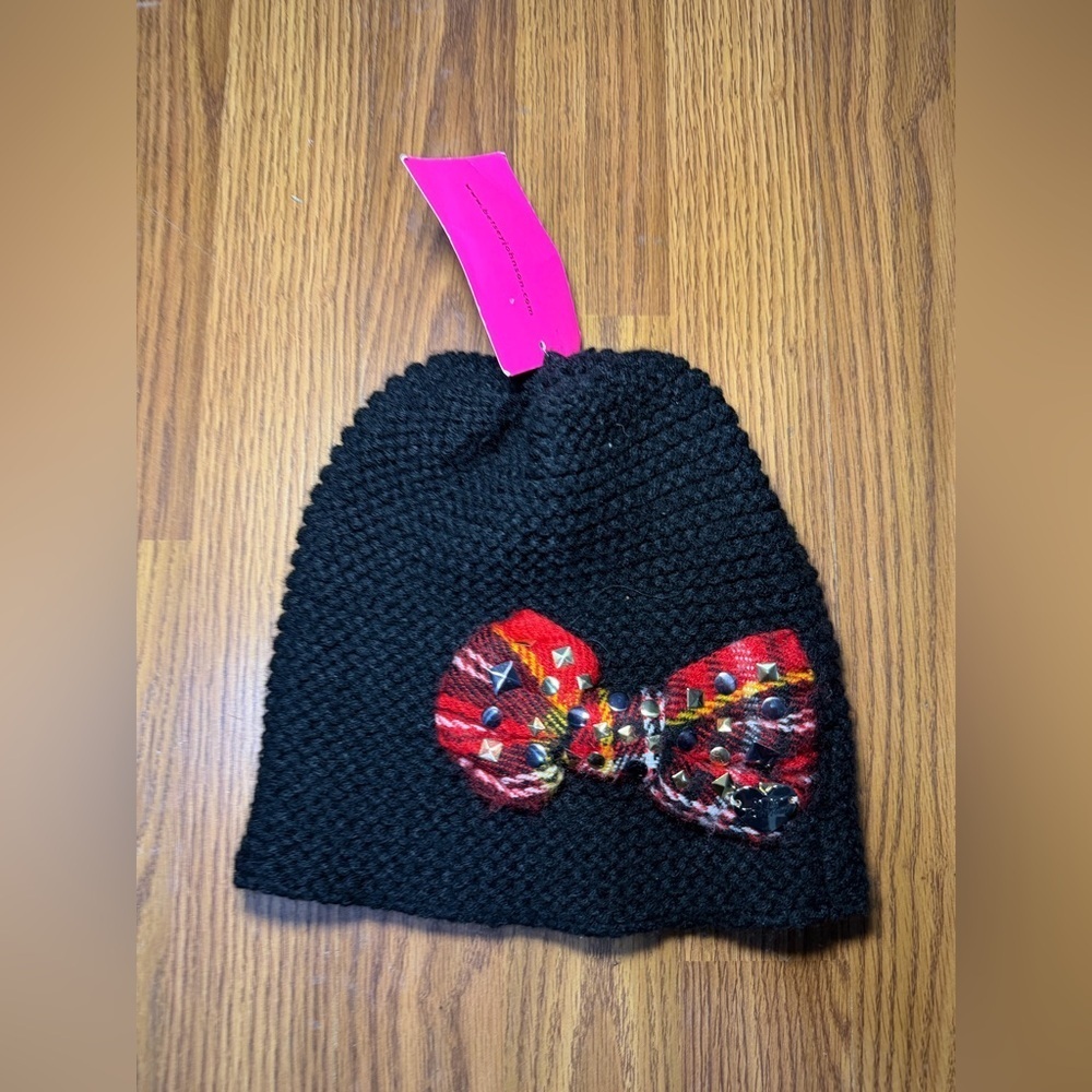 NWT Betsey Johnson black knitted beanie red plaid bow metal stud detail